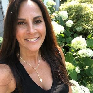 Meet your Posher, Suzette